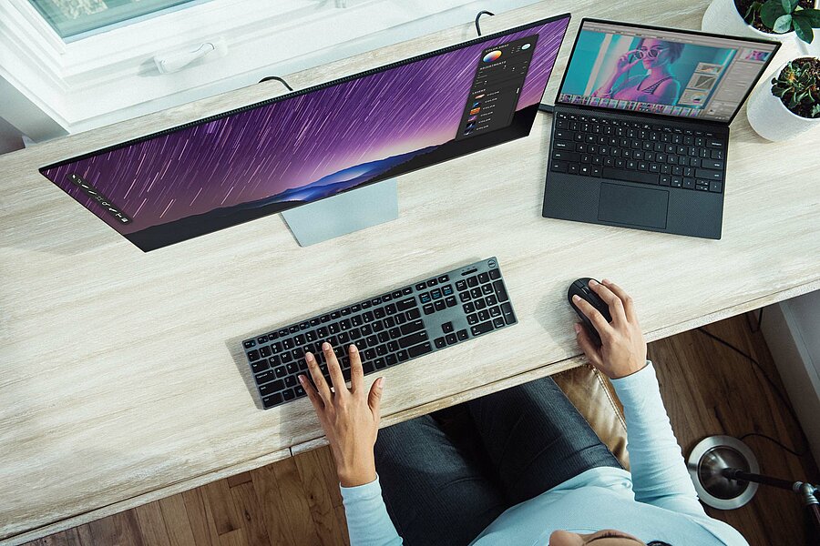 Homeoffice absetzen Person bei der Arbeit im Homeoffice